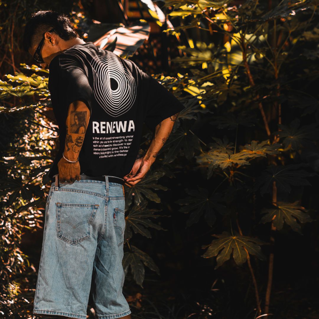 Camiseta RENEWAL Negro - Boxy Tee